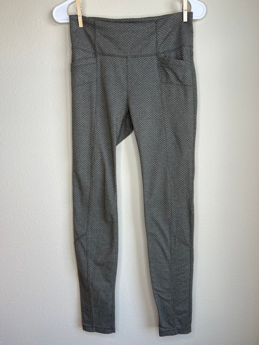 Athleta Gray Geometric Knit Textured Pattern High Rise Leggings Size Small